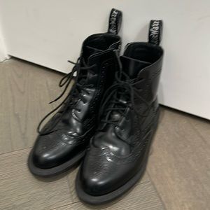 Dr Martens ankle boots with side zipper. Size 36 EU/5 US